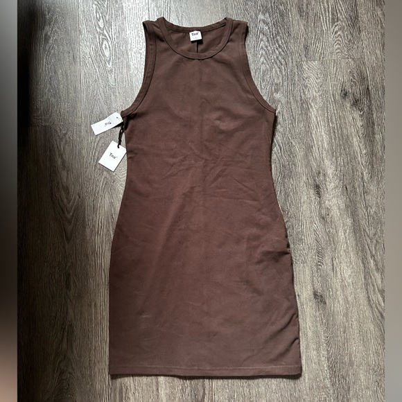 NWT- TNA by Aritzia Queens dress - Picture 4 of 12